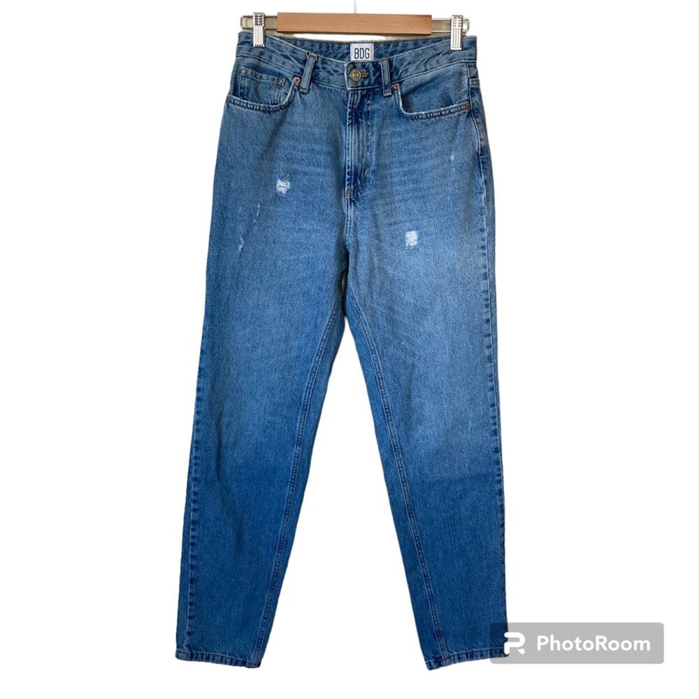 BDG Distressed Mom High Rise Jeans Size 26